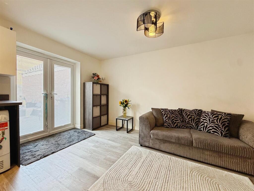 House in Warwick - View 4