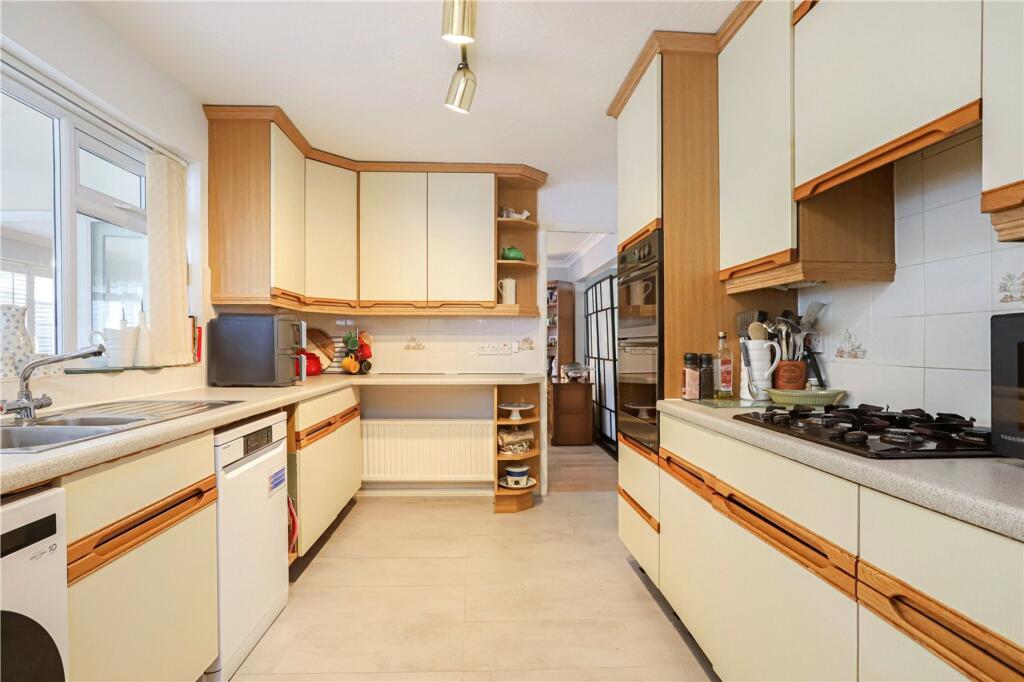 8, Mount Pleasant, Farnham, GU9 photo 3