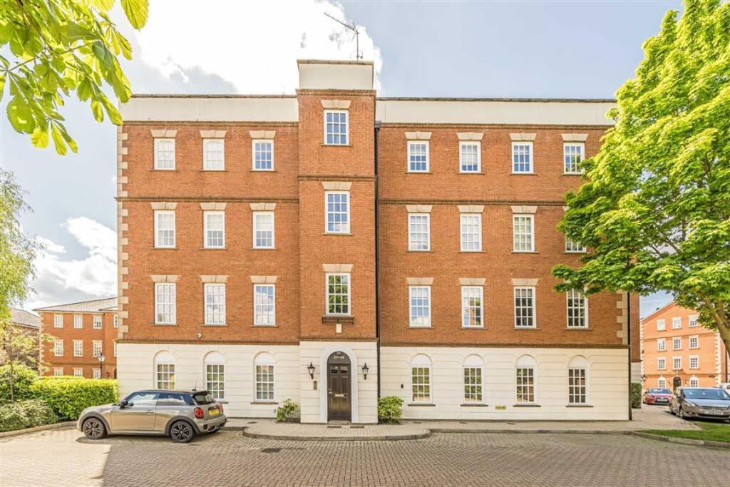 Main image of property: Queens Reach, East Molesey