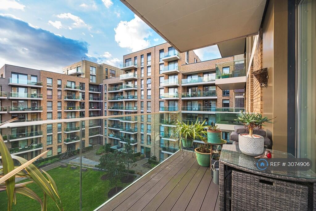 Apartment in Kingston upon Thames - More