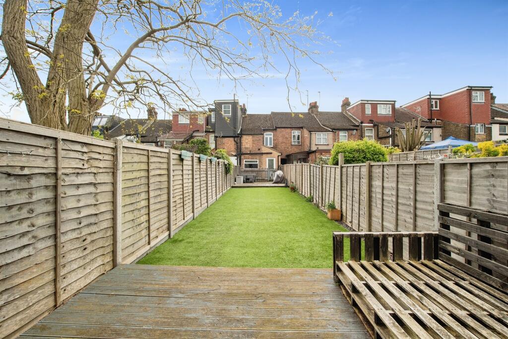 House in Watford, Hertfordshire - View 5
