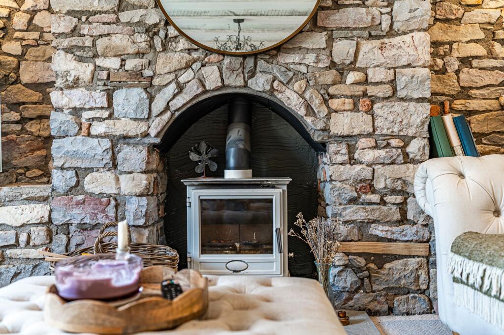House in Brynsadler, Pont-y-Clun - View 4