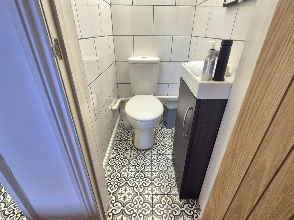 Apartment in Nuneaton and Bedworth, Warwickshire - More