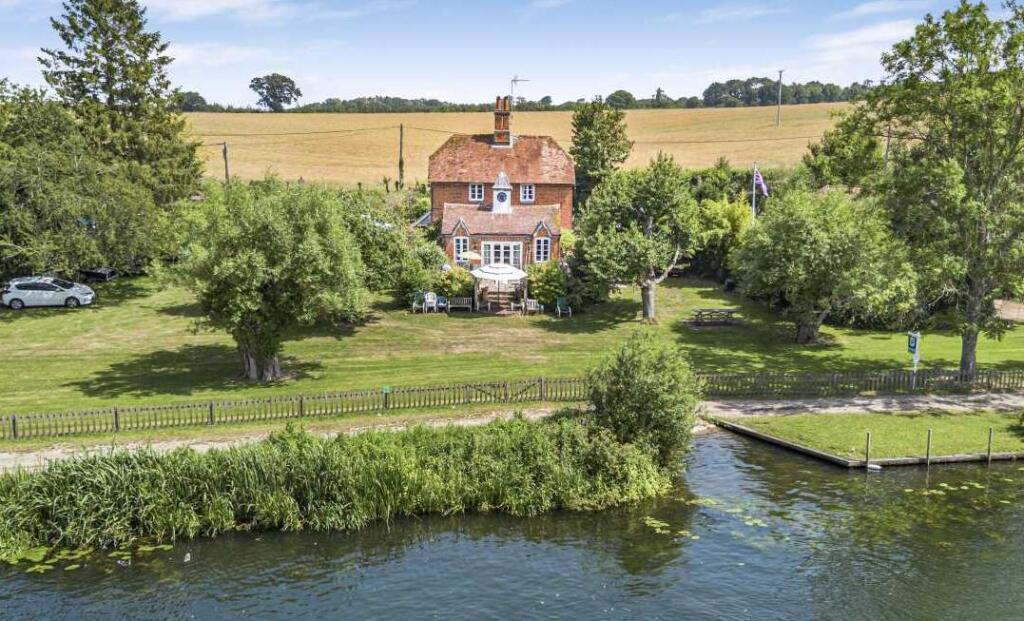 House in Remenham, Aston - View 2