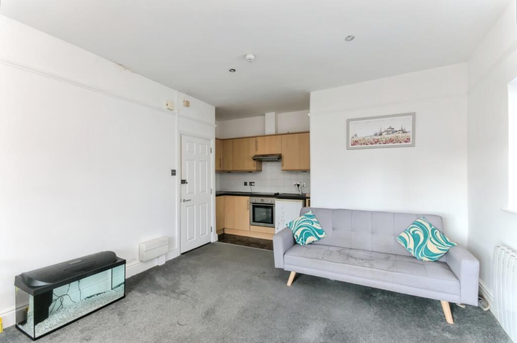 Apartment in Eastbourne, East Sussex - View 5