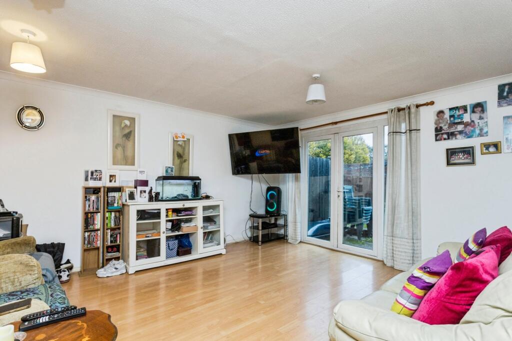 House in Crawley, Gossops Green - View 3