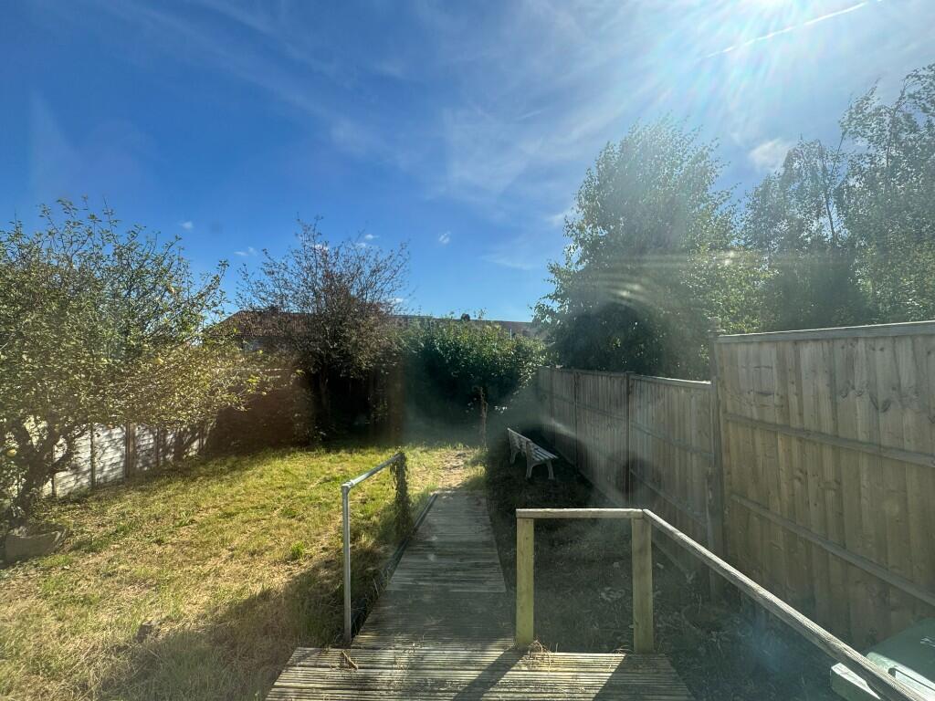 5 bedroom semi-detached house for rent