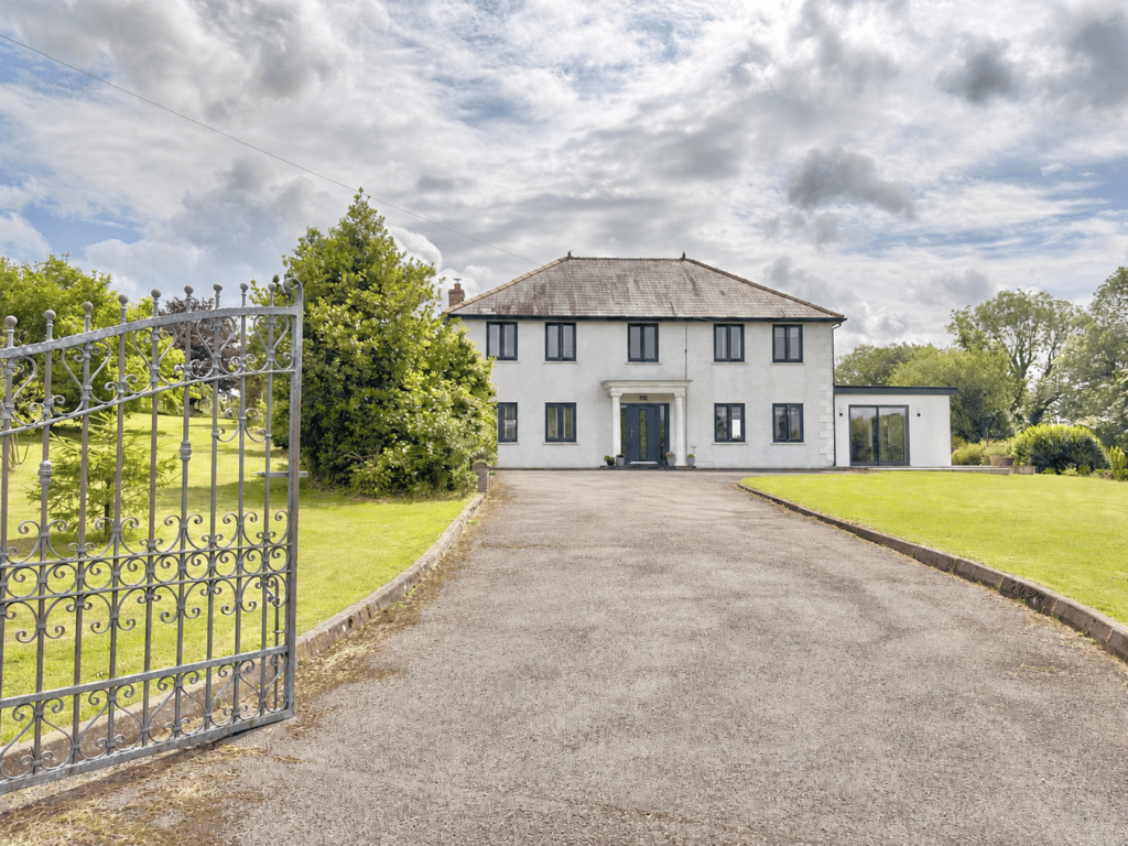 Main image of property: Bronwydd Arms, Carmarthen, SA33