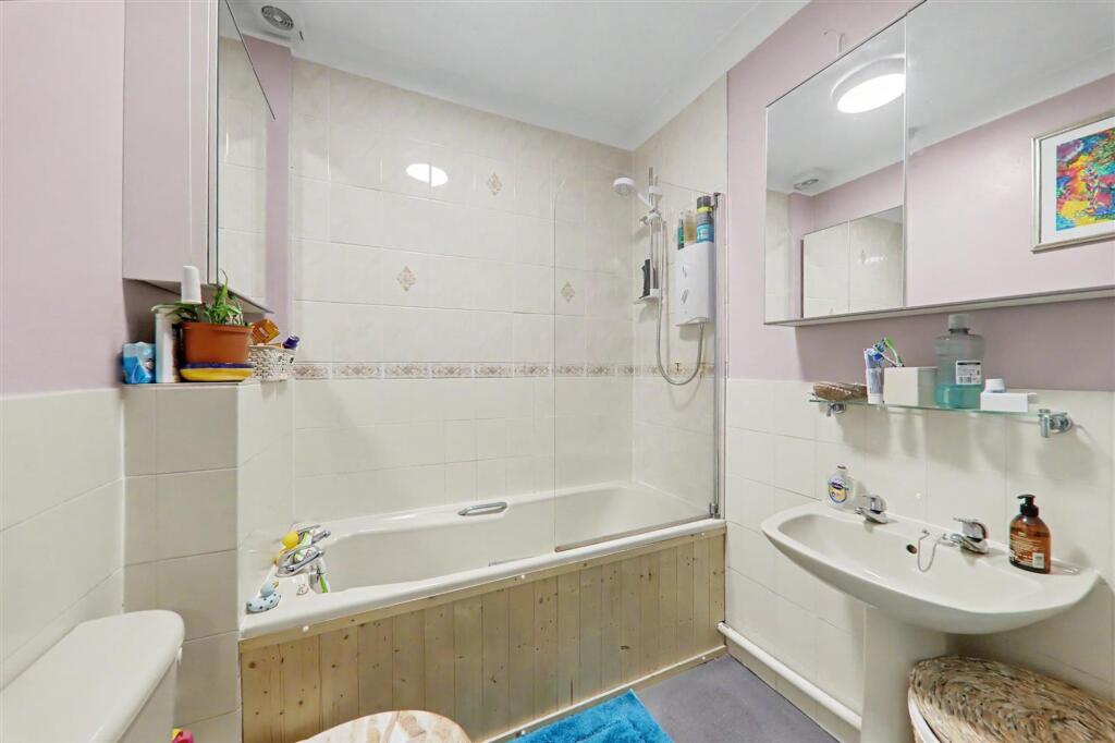 Apartment in Worthing, West Worthing - More