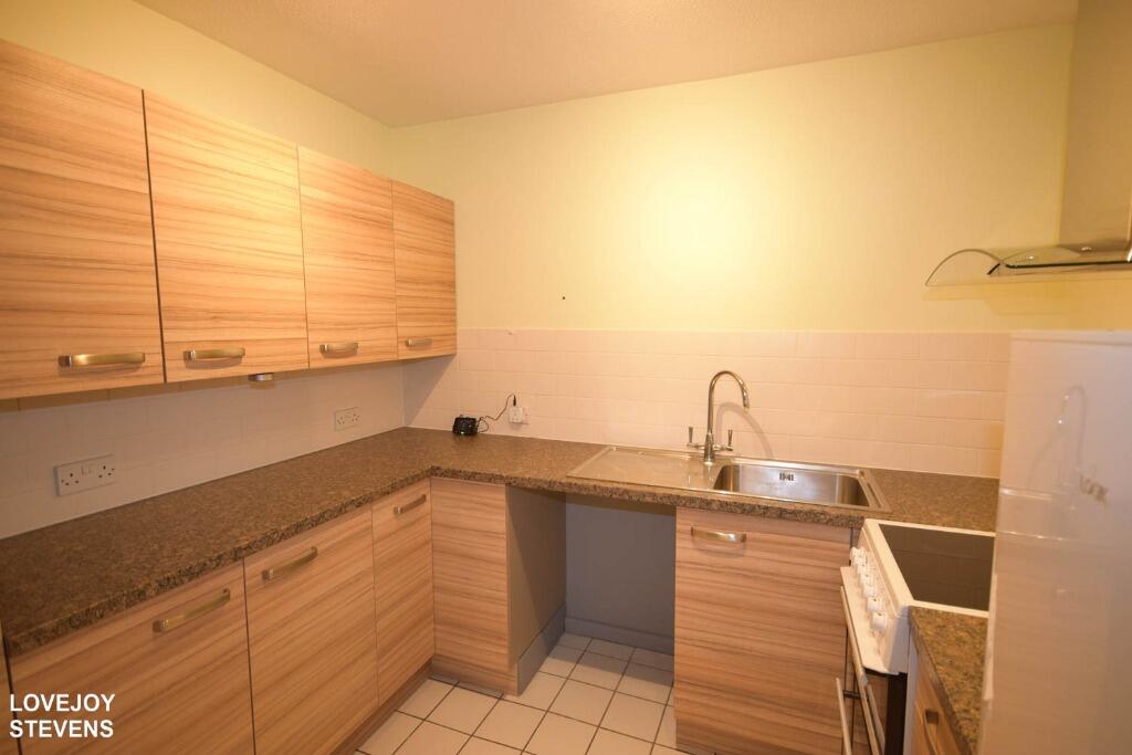 Kennet Road, Newbury, RG14 photo 3