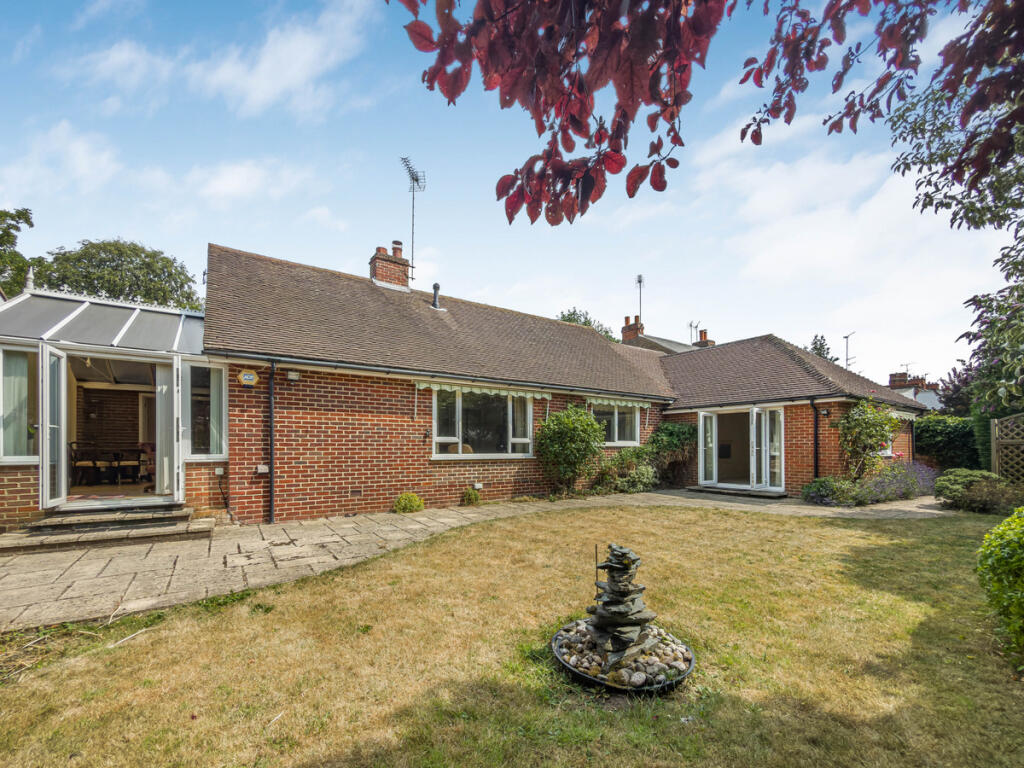 House in Wargrave, Sheeplands Farm - View 3
