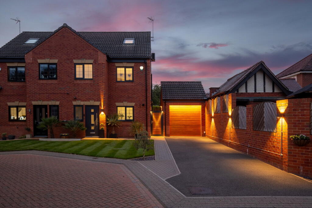 Springwood Court, Morley, Leeds, LS27 0BR photo 3