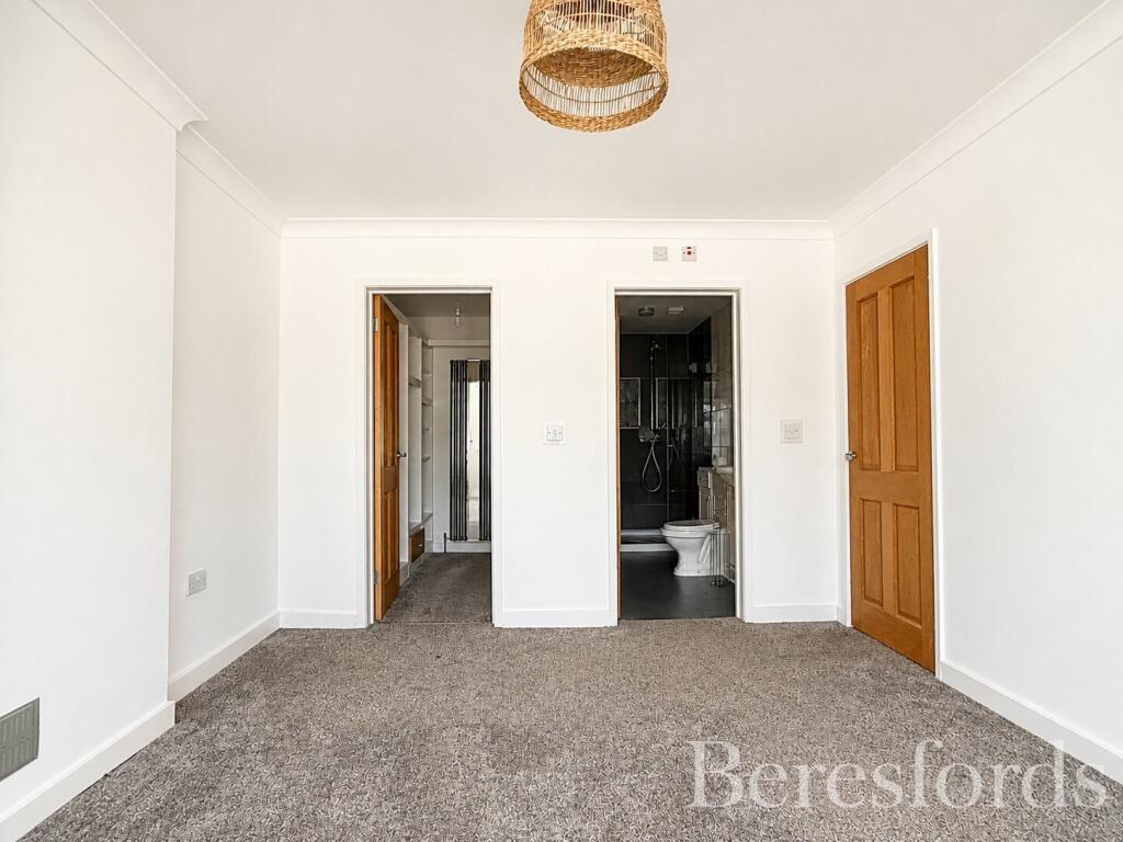 House in Romford - More
