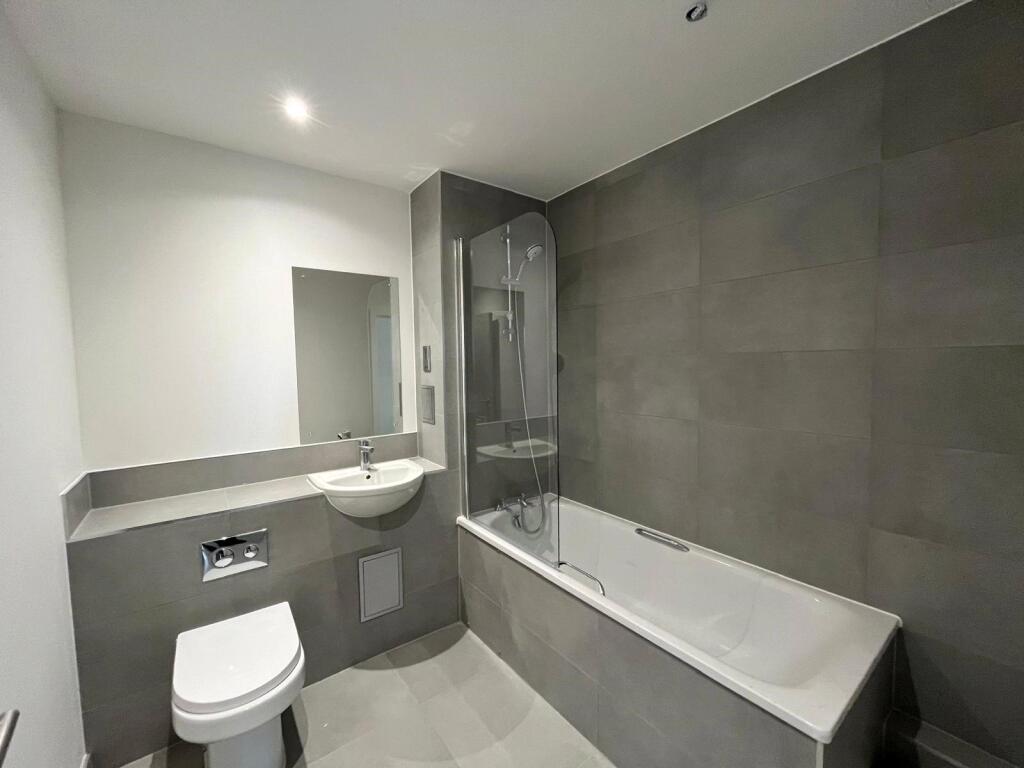 Buckingham Road, Bletchley, Milton Keynes, Buckinghamshire, MK3 photo 4
