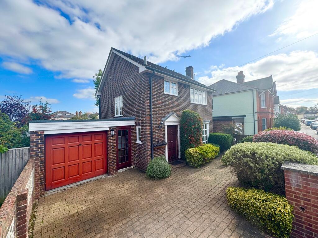3-bed detached on Parkhurst Road, Guildford, GU2, £550,000