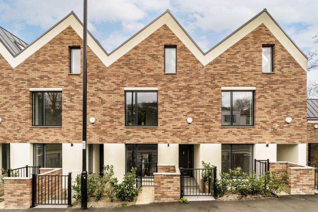 Main image of property: Beulah Hill, London