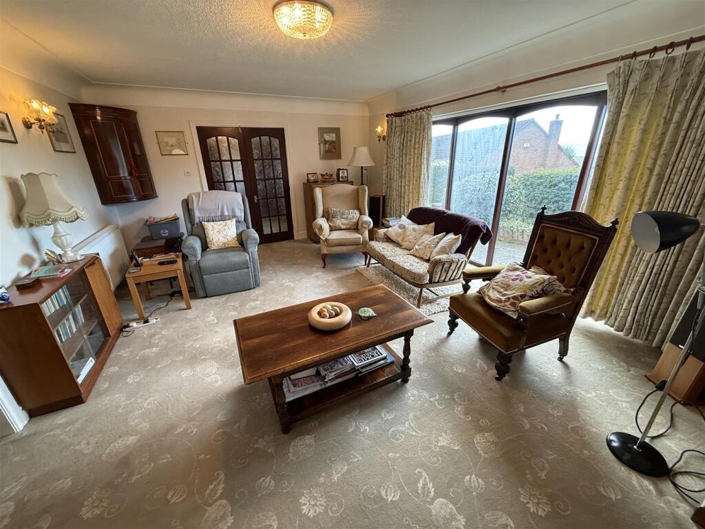 Rectory Close, Wirral photo 4