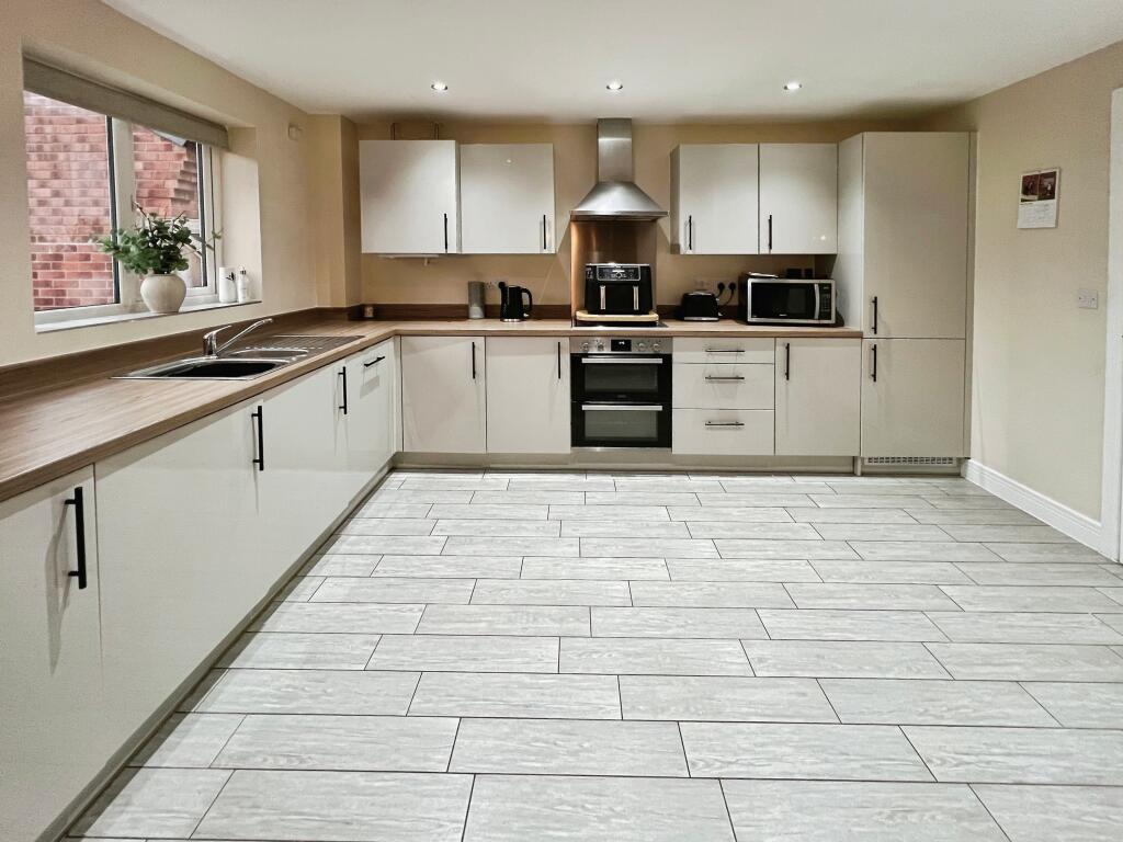 Bishop Place, Burton-on-trent, DE13 image 3