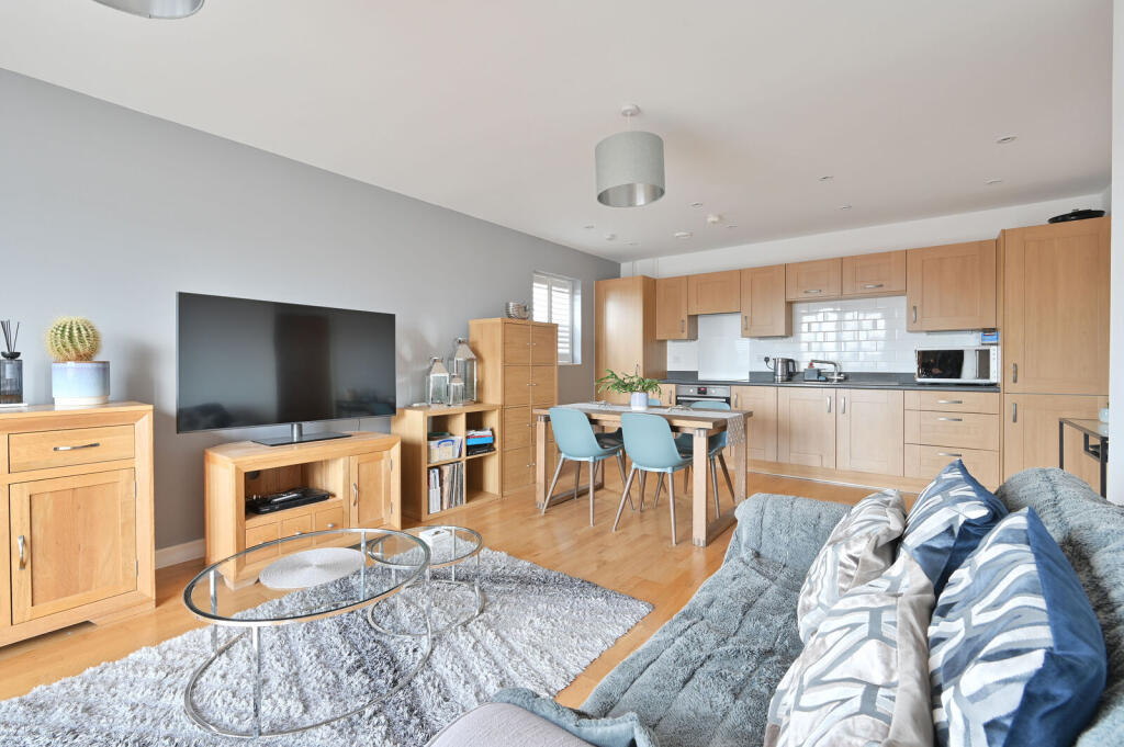 Apartment in Watford - View 2