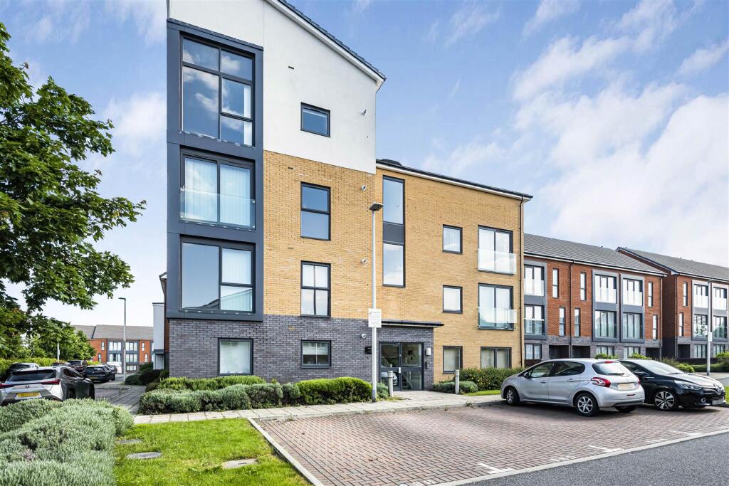 Main image of property: Longships Way, Reading RG2