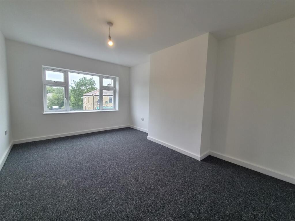 Apartment in Tameside, Brushes - View 2