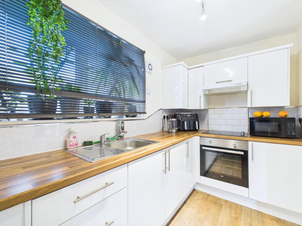 Benland, Bretton, Peterborough, PE3 8EE photo 3