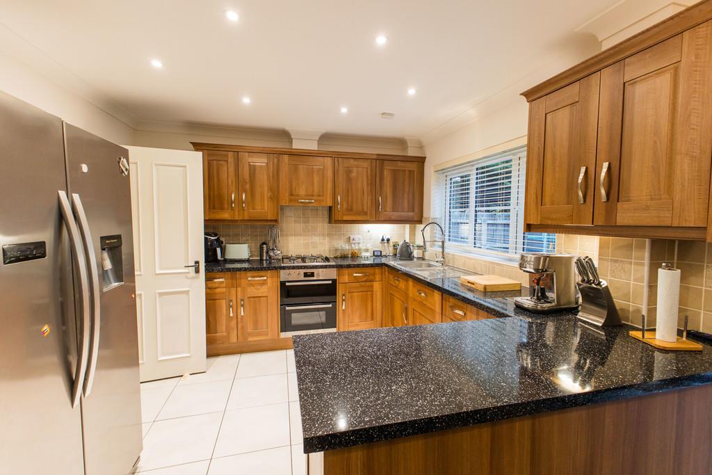 Scots Pine Court, Red Lodge, Bury St. Edmunds photo 3