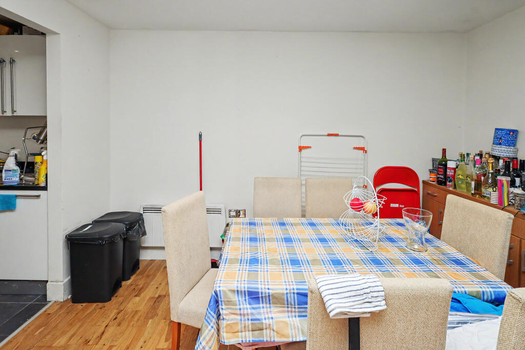 Apartment in Watford - View 5