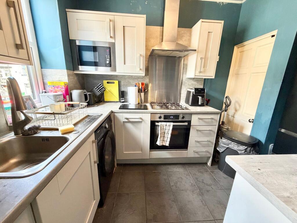 House in Bradford, Cross Roads - View 4