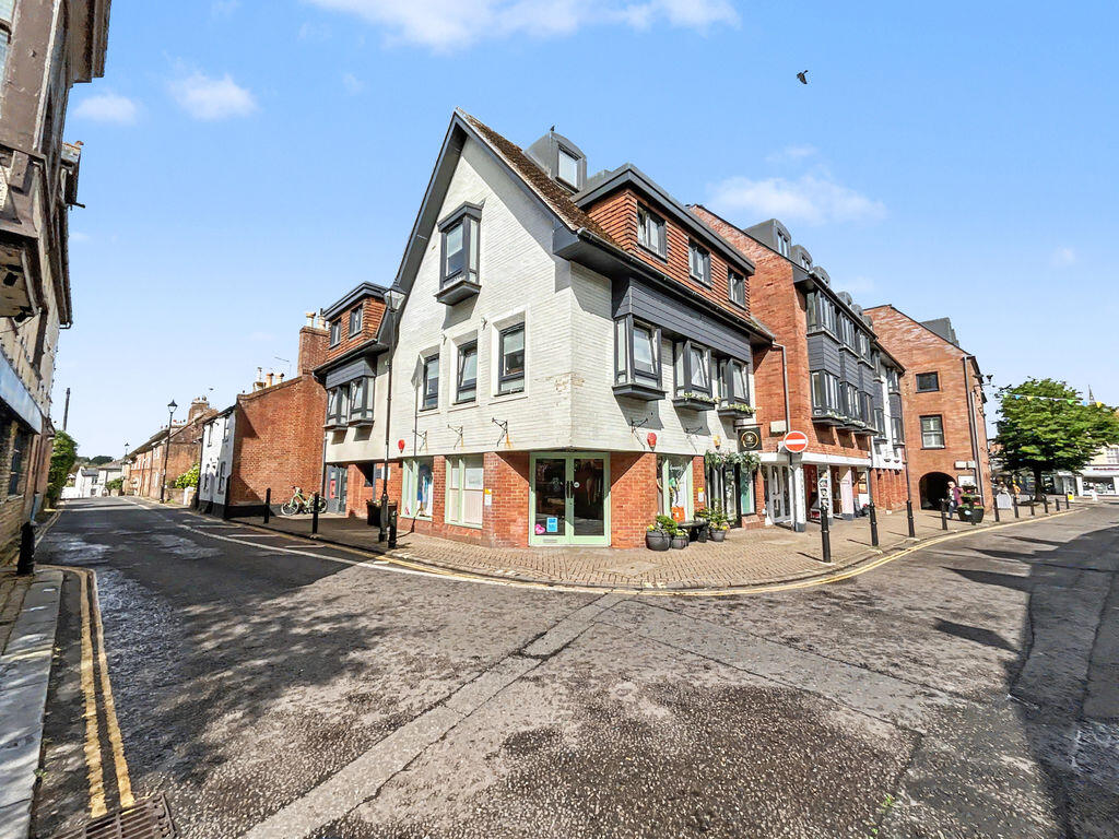 2-bed flat on Town Centre, Christchurch, £300,000