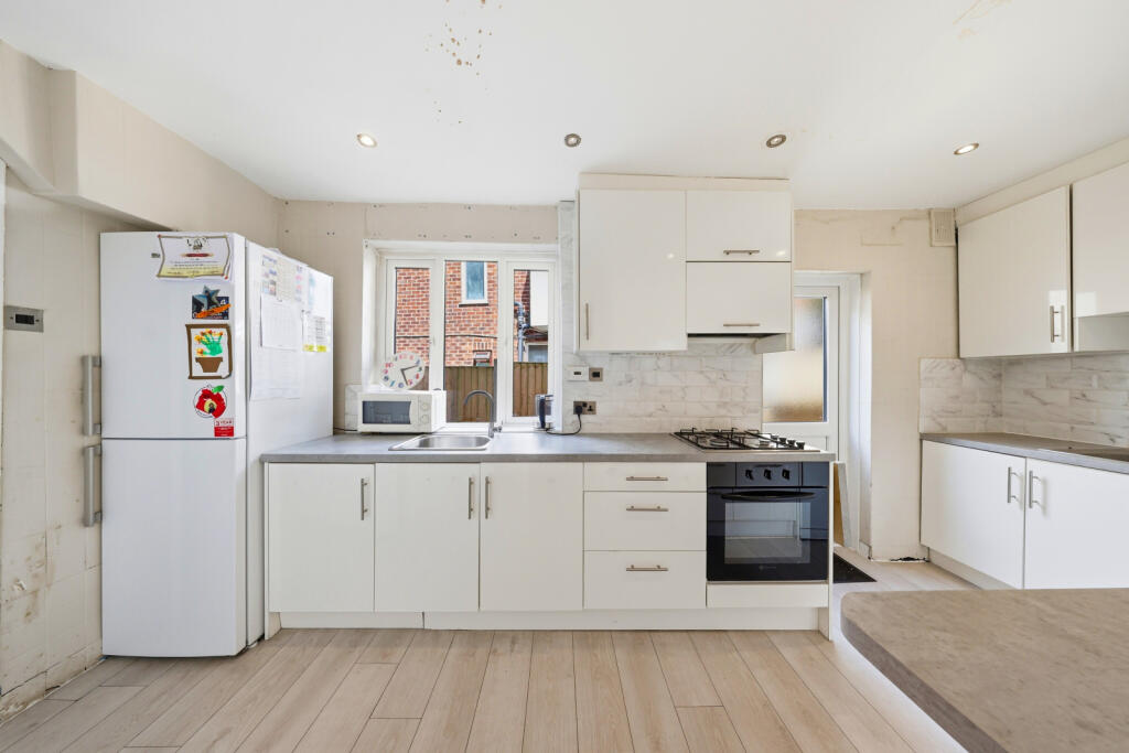 House in Salford, Broughton Park - More