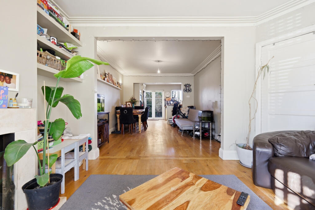 House in London, Friern Barnet - View 2