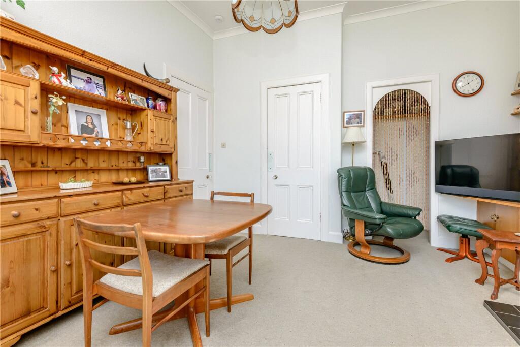 Apartment in Edinburgh, Trinity - View 5