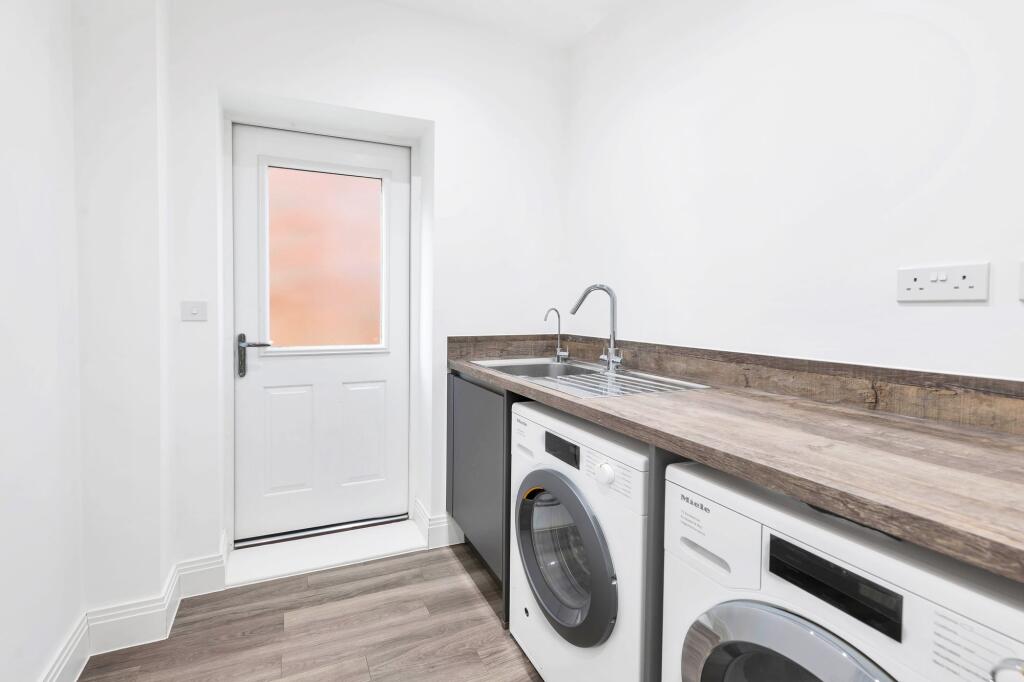 House in East Hertfordshire, Café Field, Standon - More
