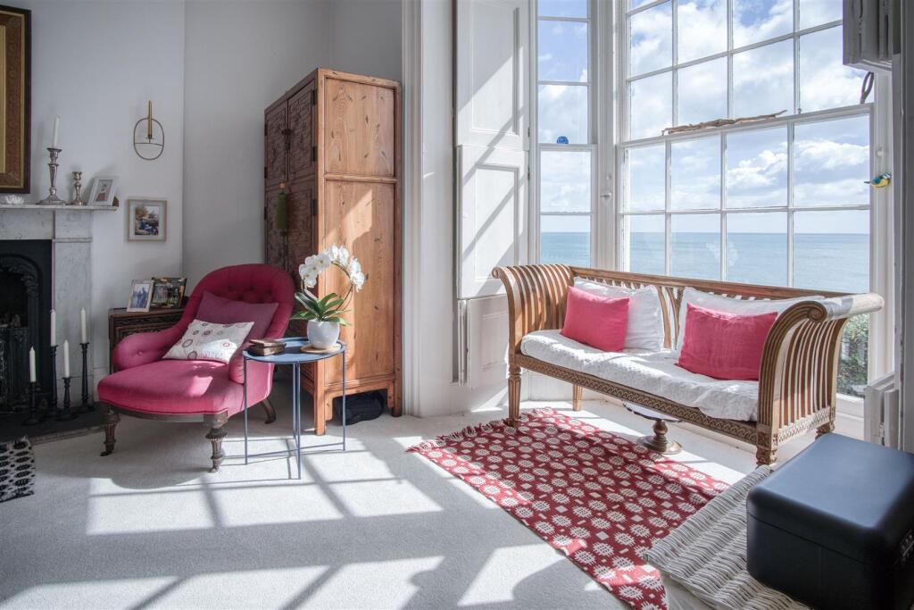 House in Tenby, Pembrokeshire - More