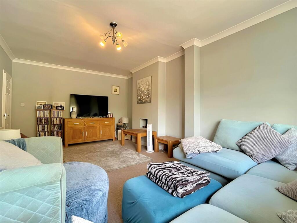 House in Birmingham, Thimble End, Sutton Coldfield - More