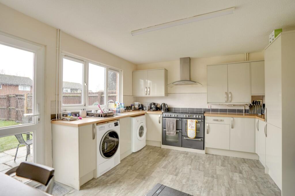 Mill Reef Close, Newmarket, CB8 photo 2