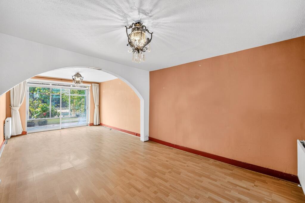 House in Sutton - View 4