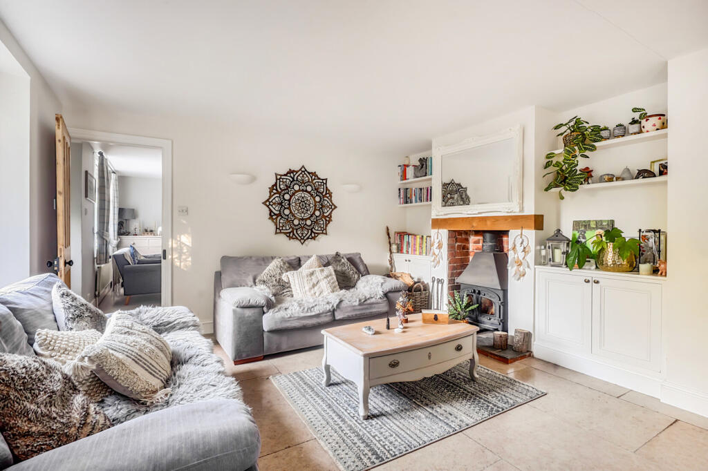 House in Basingstoke and Deane, Newtown - More