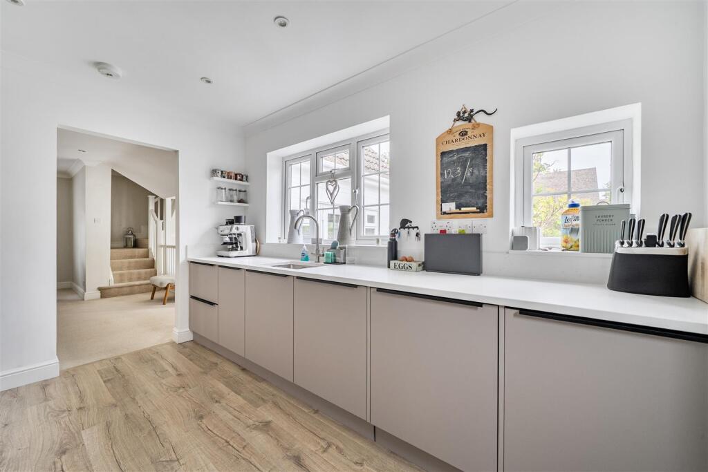 House in Crowthorne, Oakham Park, Wokingham - View 5