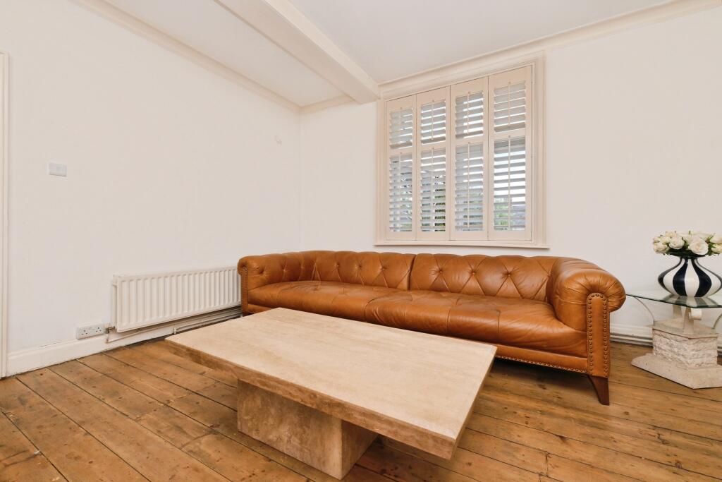 Apartment in Waltham Cross, Churchgate - View 5