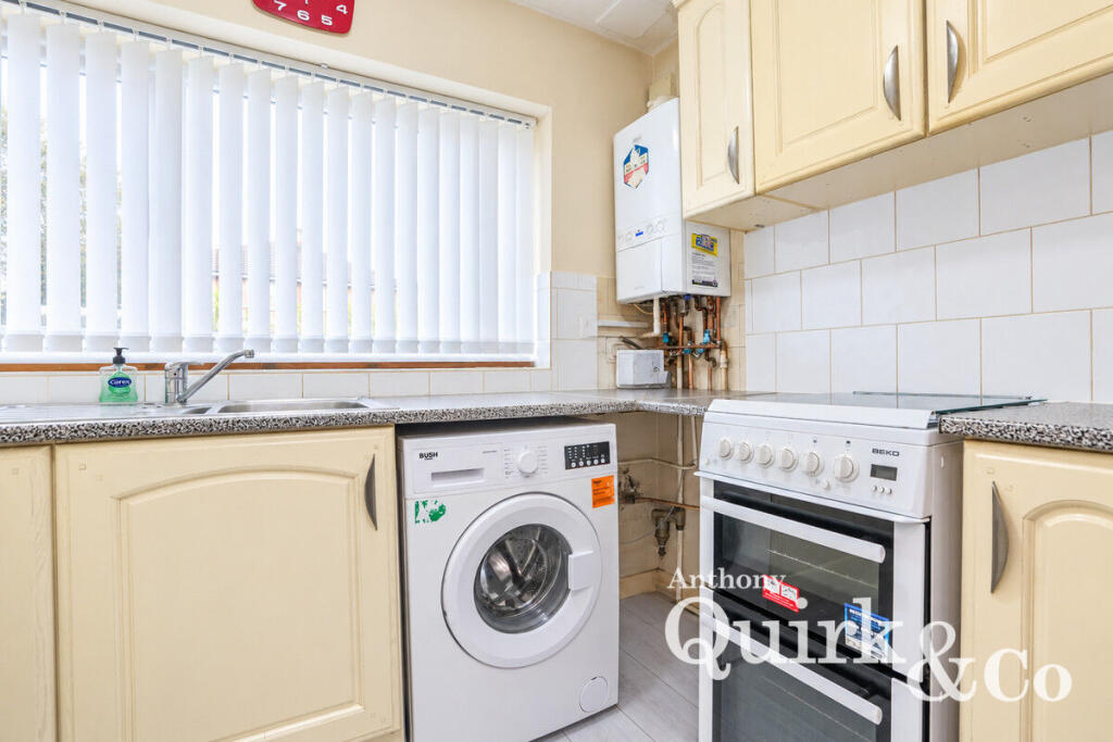 House in Castle Point, Canvey Island - View 5