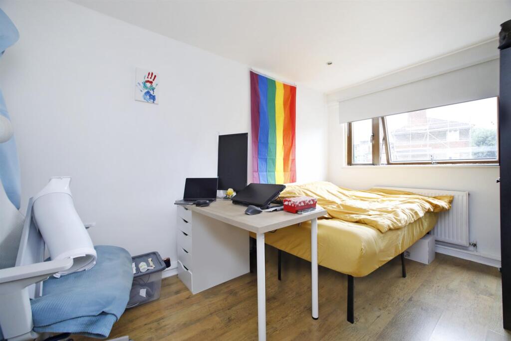 Apartment in London - More