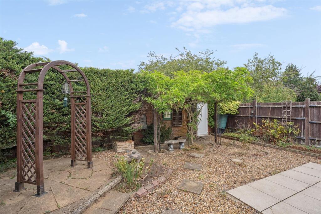 Leighton Buzzard, LU7 3EH photo 4