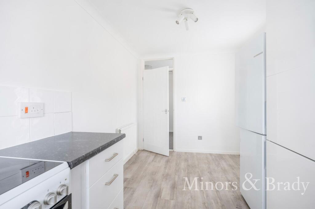 Apartment in East Suffolk, Lowestoft - View 3