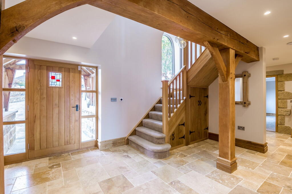 House in Huddersfield - View 4