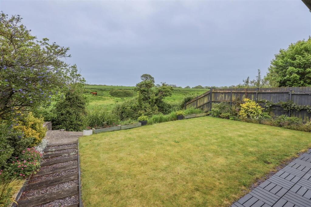 33 Shakespeare Drive, Llantwit Major, Vale Of Glamorgan, CF61 1WW photo 4
