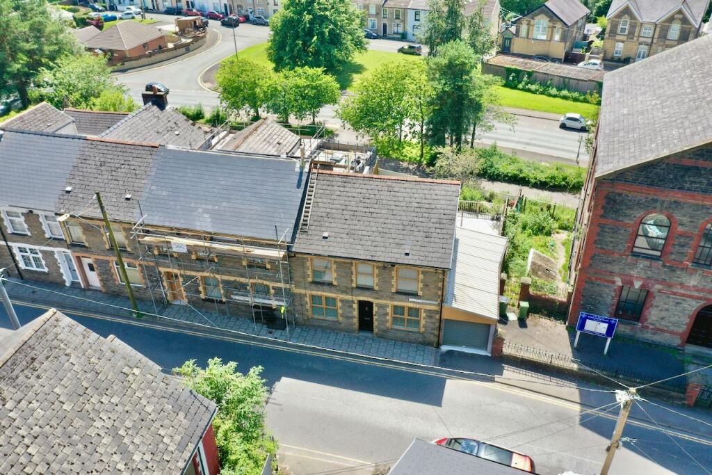 House in Newport - More