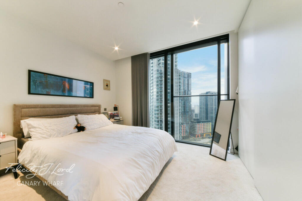 Main image of property: Hampton Tower, South Quay Plaza, London, E14
