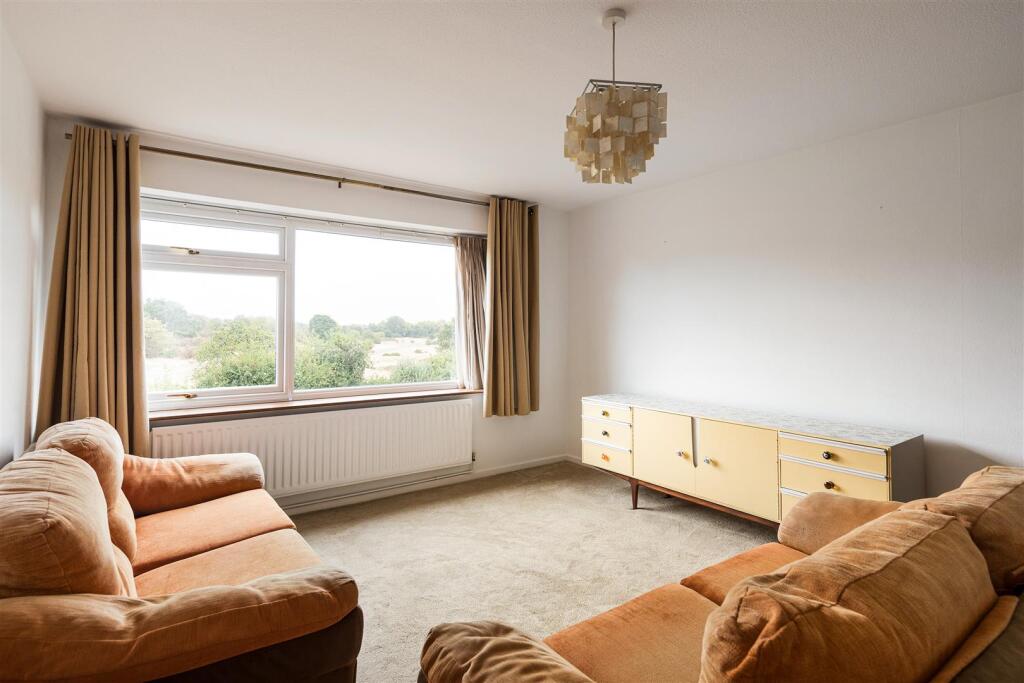 Apartment in London, Leytonstone - View 2